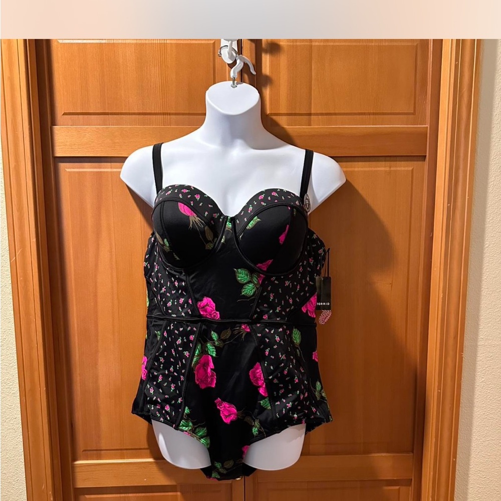 Torrid x Betsey Johnson Swimsuit NWT